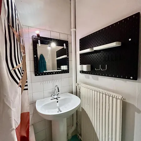 Quiet, Spacious And Bright - Commerce Apartament